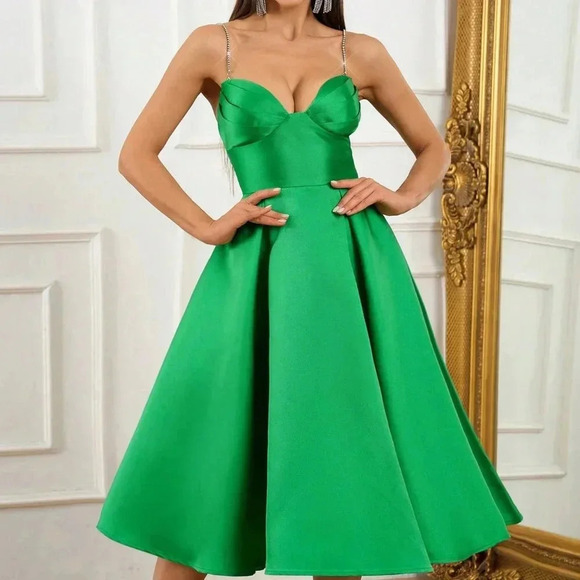 Green Elegant Women's V-Neck Pleated Tulle Dress With High Waist - Picture 6 of 7